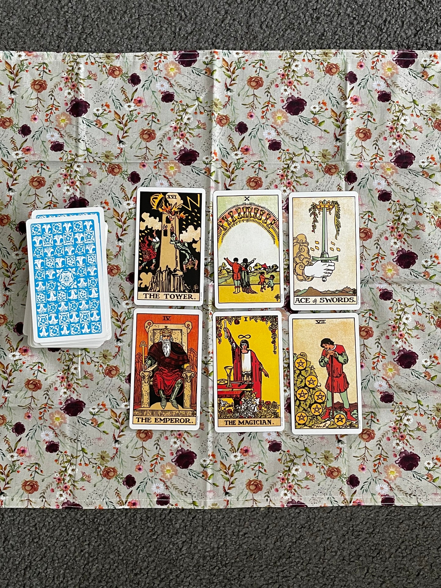 Tarot Spread Mat: Vintage Floral