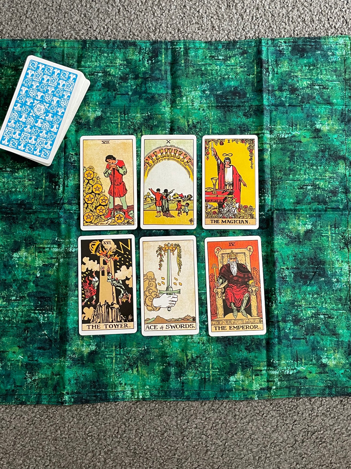 Tarot spread Mat: Green & Gold
