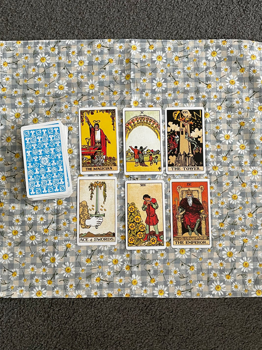 Tarot Spread Mat: Daisies