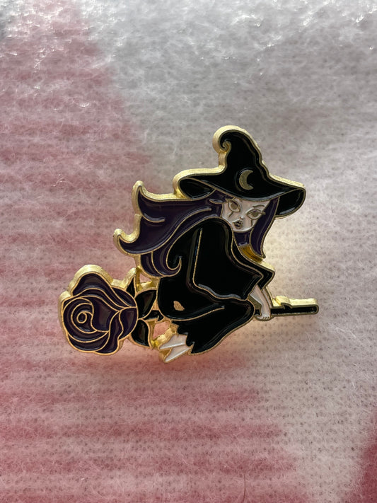 Pin/Brooch: Witch