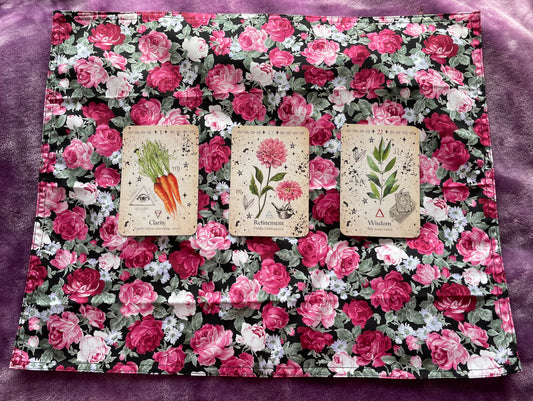 Tarot Spread Mat - Roses